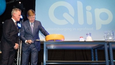 Qlip CEO Jan Bobbink and His Majesty King Willem-Alexander open the new Qlip dairy lab in Zutphen, the Netherlands.