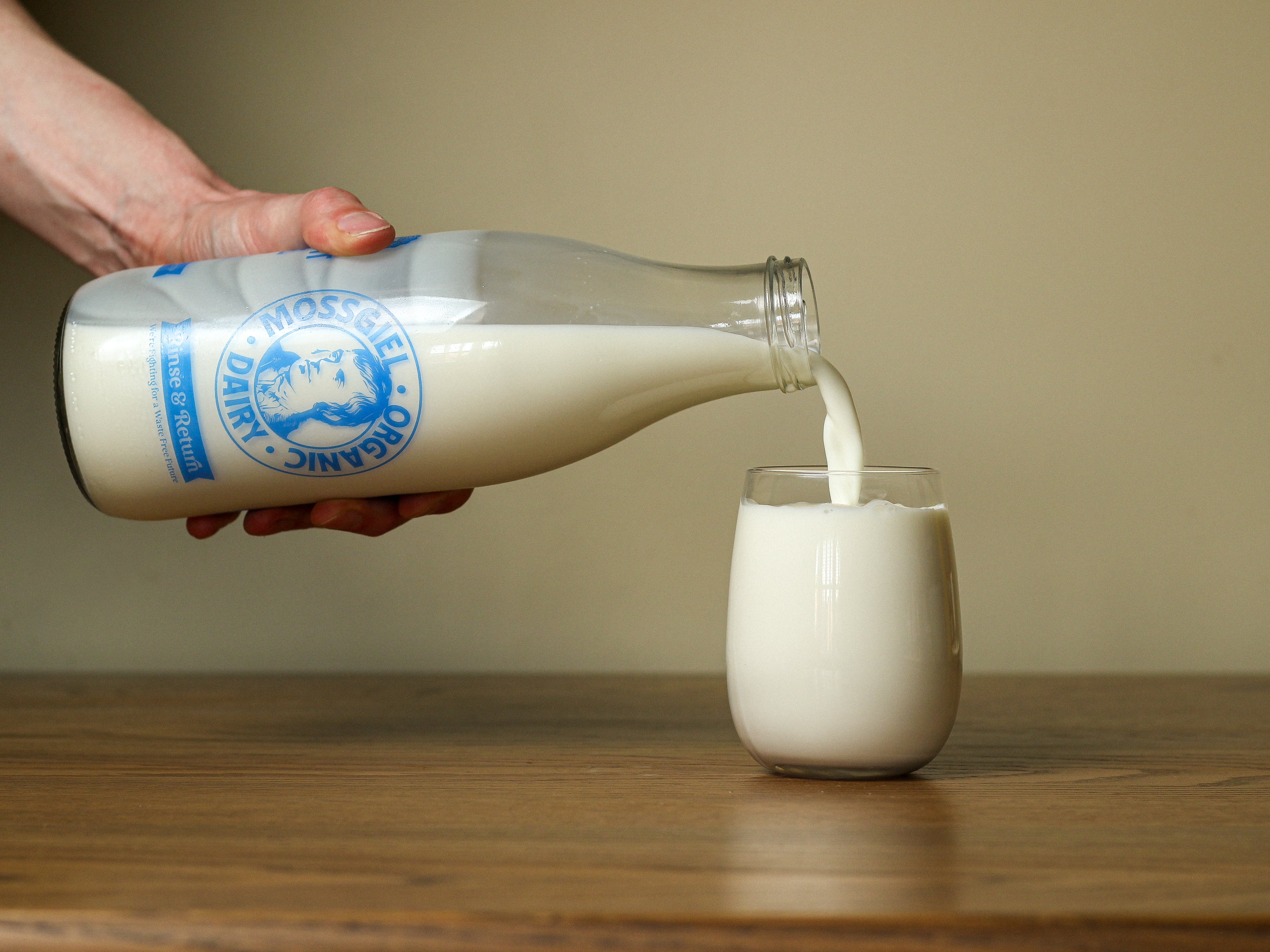 Because the cream isn't skimmed, Mossgiel's milk has a higher fat content than regular whole milk, giving it a thicker texture and fuller flavour.