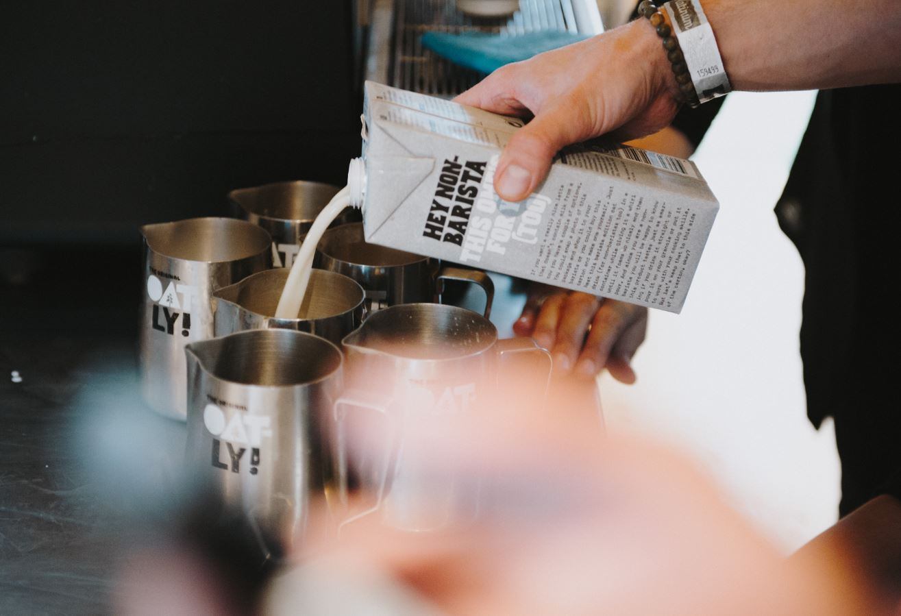 Oatly-barrista.jpg