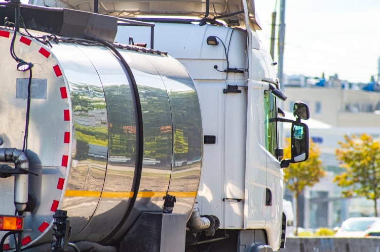 Job losses as Agropur to stop bulk milk hauling in Québec and Nova Scotia