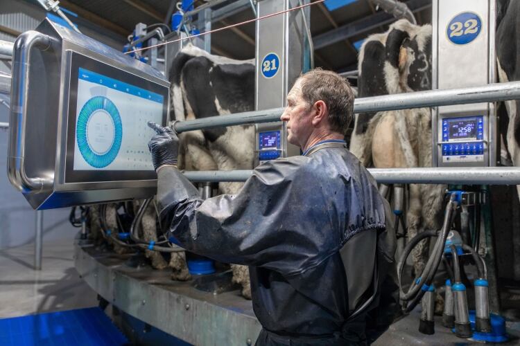 Dairymaster's Mission Control brings AI to milking 