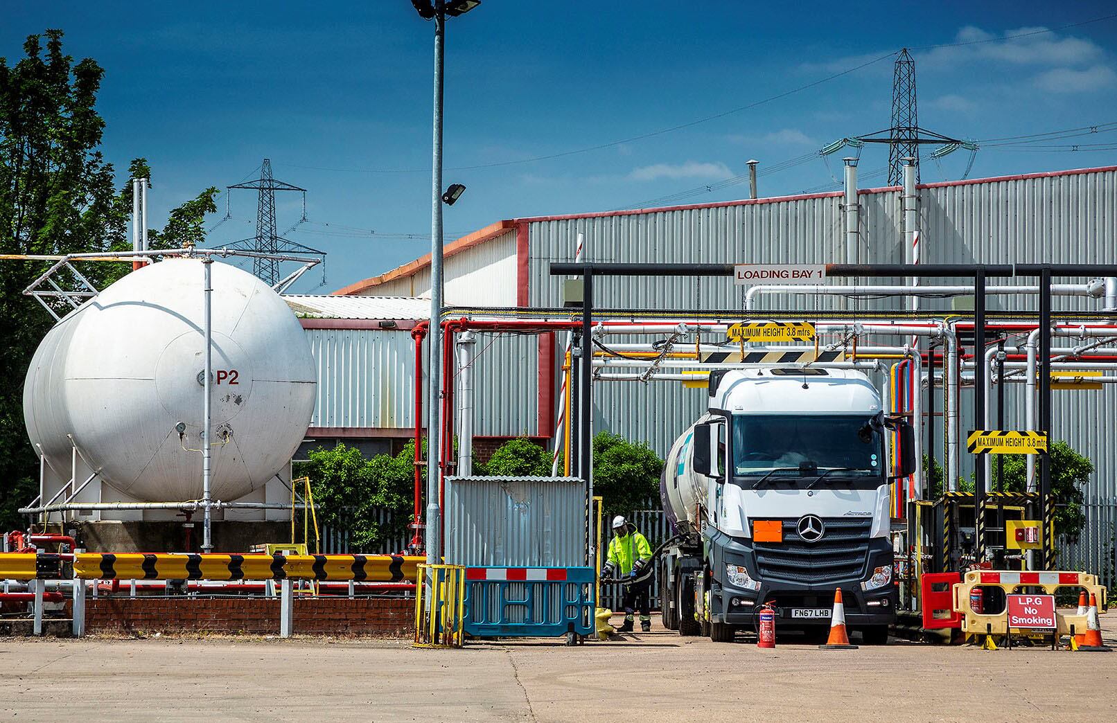 Actros-2445-Flogas-3.jpg