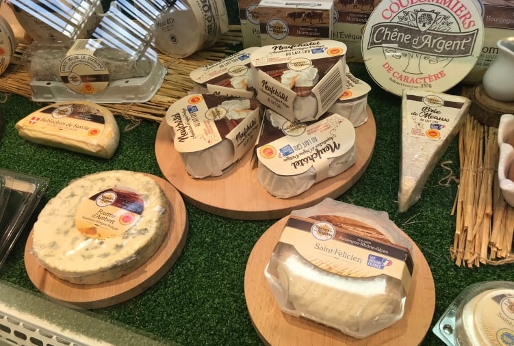 What’s that cheese smell? Just bacteria and fungi communicating