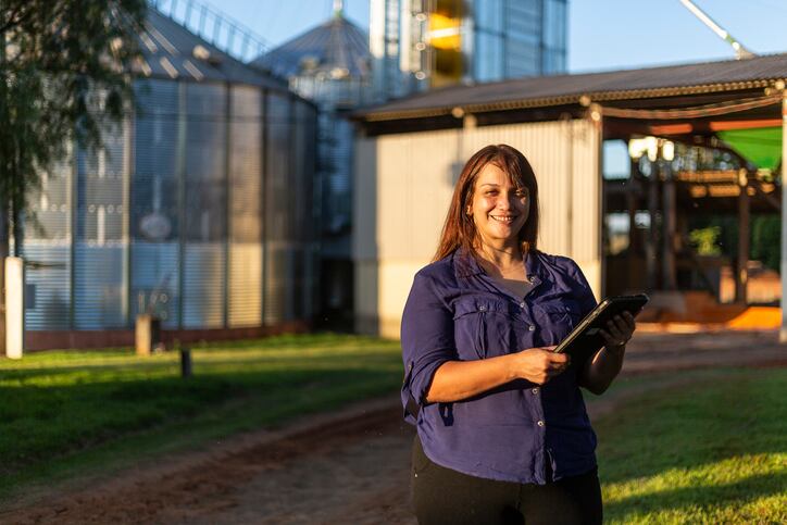 Alltech feed tonnage survey: Pet sector is stellar but declines for pig, dairy and beef feed production 
