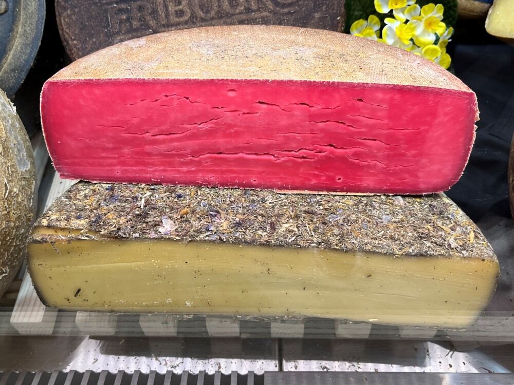 De corante de insetos a sabores florais: tendências inovadoras no mundo dos queijos 19 mifroma.jpg