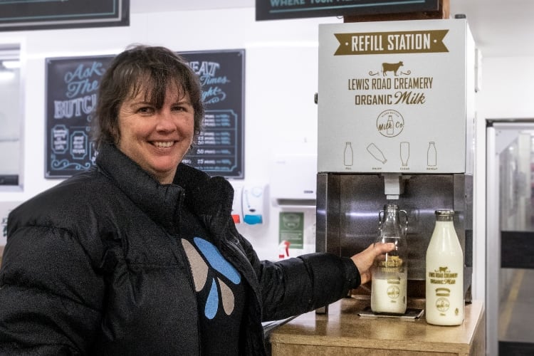 Milk-dispensers-and-glass-bottles-a-hit-with-shoppers.jpg