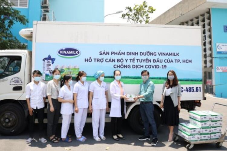 Vinamilk-donates-to-coronavirus-fight.jpg