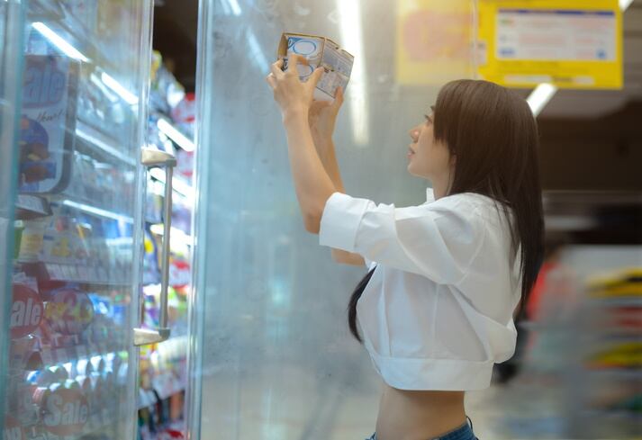 GettyImages-Iam-Anupong-food-label-consumer.jpg