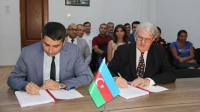Azerbaijan's Minister of Agriculture Heydar Asadov and Stewart Routledge from SRA sign an agreement designed to stimulate growth in the country's dairy industry.