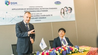Pieter Nouber, DSM, and Phan Minh Tien, Vinamilk, at the signing of an agreement between the two companies to work on product development for the Vietnamese market. 