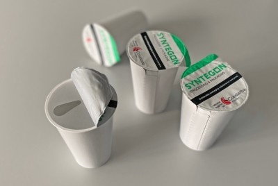 Plastic snap-on lids for yogurt or drinking cups could soon disappear from the refrigerated section and be replaced by new solutions that reduce the plastic content of the overall packaging. Lids with integrated drinking openings are an alternative. Pic: Syntegon