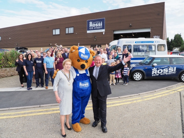 Southend Mayor Rossi Bear and Colin Gray