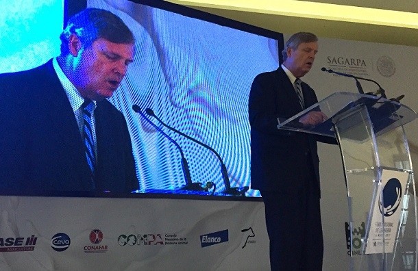 Vilsack addressed a crowd of about 700 Mexican farmers at the National Dairy Forum in Mexico City. 