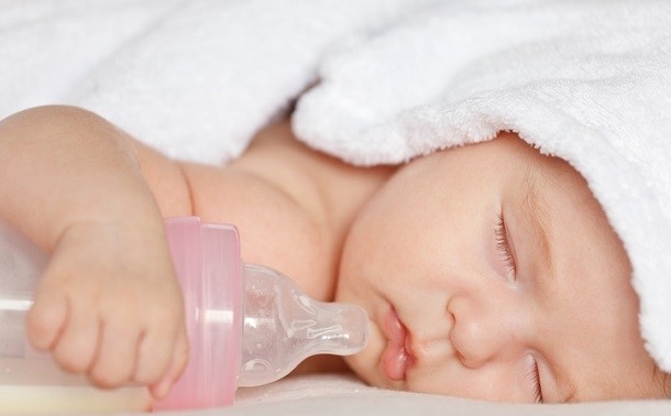 The FDA is recommending different protocol for manufacturers who handle substances that come into contact with infant formula or breast milk items such as parts of the baby bottle. ©iStock/sborisov
