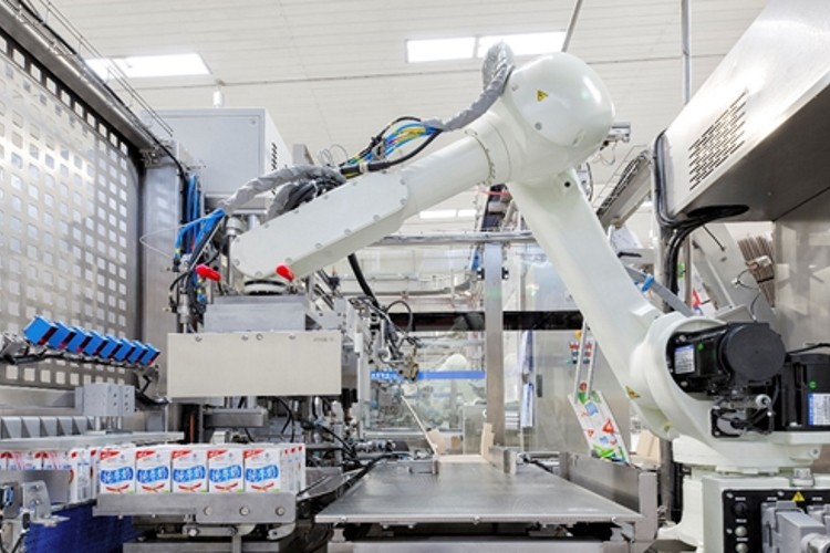 Intelligent robots being used in Yili's liquid milk factory. Pic: Yili