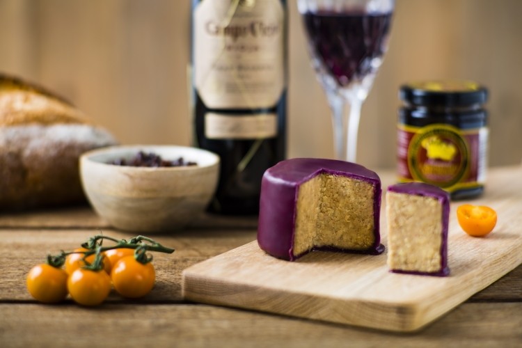 The Cheshire Cheese Company's Caramelised Onion & Rioja Cheddar is part of the firm's many flavored cheese varieties. Photo: CCC