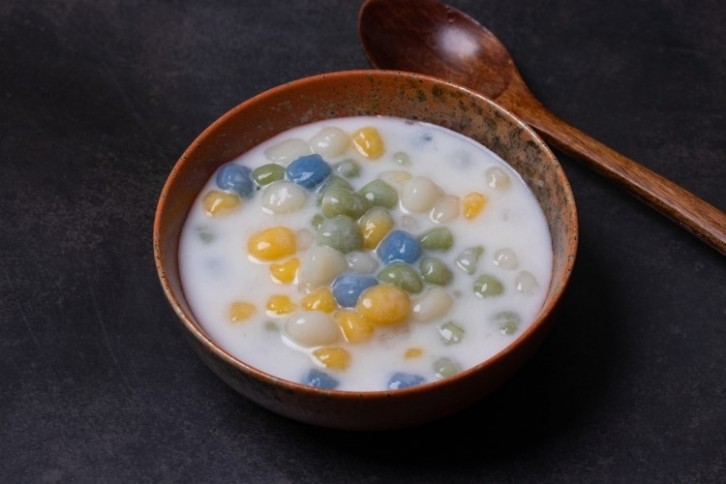 Dairy products infused with local dessert flavors, such as bua-loy, are gaining popularity in Thailand. Image: Getty/Phacharason Mongkhonwikuldit