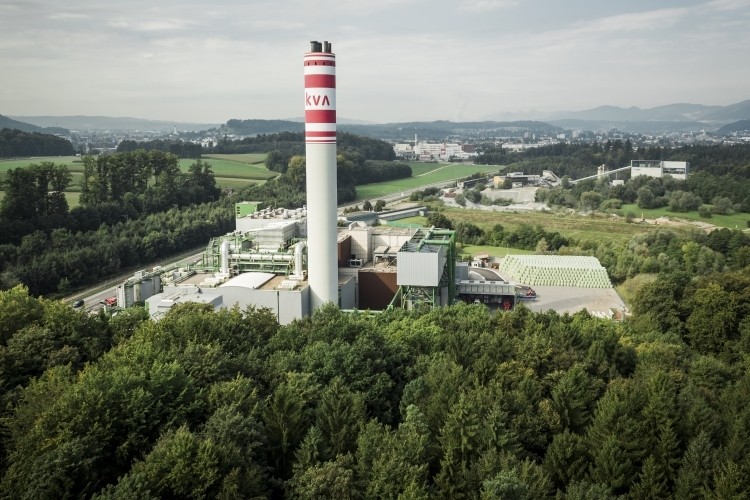 In order to connect the Emmi site in Suhr to the district heating network, a new, underground pipeline will be built by 2020.