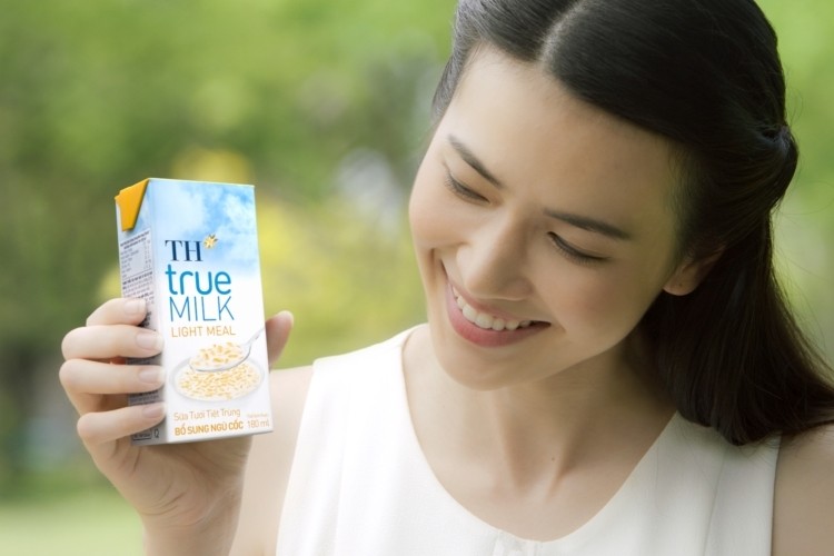 TH true MILK has launched a TH true MILK LIGHT MEAL, a combination of milk and plant-based ingredients including granular oats, walnuts and macadamia nuts. Pic: TH true MILK       