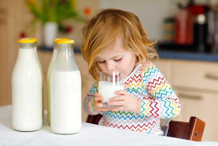 Last year, US dairy contributed 686 million servings of milk, cheese and yogurt to Feeding America food banks. Pic: Getty/romrodinka