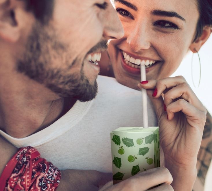 SIG to launch on-the-go paper straws on some of its portion-size packs. Photo: SIG. 