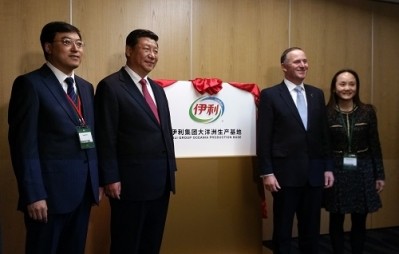 Chinese President, Xi Jinping (left centre), and New Zealand Prime Minister, John Key (right centre), unveiling Yili Oceania Production Base.