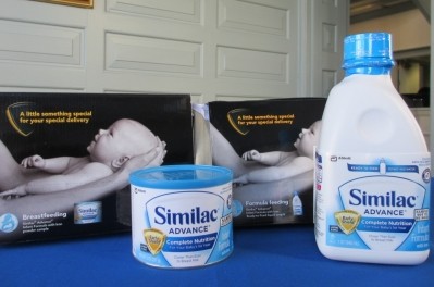 Abbott's Similac brand hospital discharge bags for breastfeeding (left) and bottle feeding (right) mothers (Image: Public Citizen)