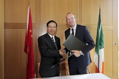 Simon Coveney, minister for Agriculture, Food and the Marine and Bi Jingquan, minister with responsibility for the CFDA