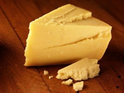 China slaps temporary ban on British cheese imports