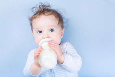 US scrambles to ease infant formula shortages / Pic: GettyImages-FarmVeld 