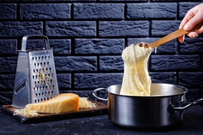 Casein enables cheese to stretch and melt, functionalities that are difficult to replicate in plant-based analogs. Image: Getty/from_my_point_of_view