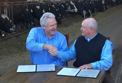  Secretary Perdue signed the MOU with Arizona dairy farmer Paul Rovey, chairman of Dairy Management Inc. and an Innovation Center board member, at DeGroot Dairies in Hanford, Calif.