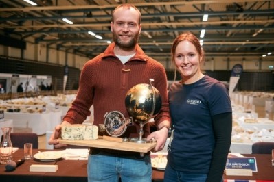 Ole and Maren Gangstadt of Gangstadt Gårdsysteri with the World Champion trophy. Image via The Guild of Fine Food/Haakon Berg